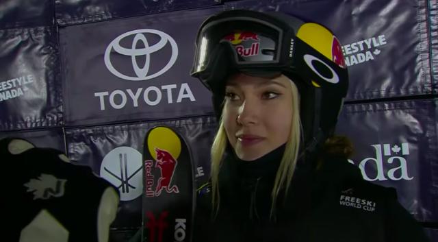 世界杯卡尔加里站谷爱凌夺冠 比赛之间仍要赶论文