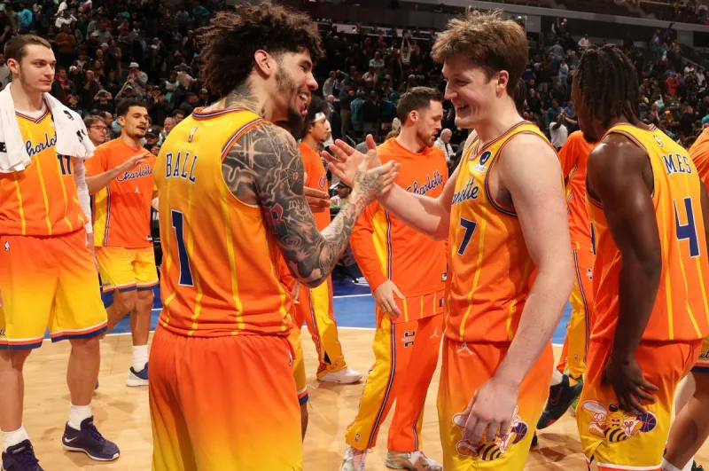 开云-我不装了！黄蜂今日战胜火箭，轰出一波8连胜